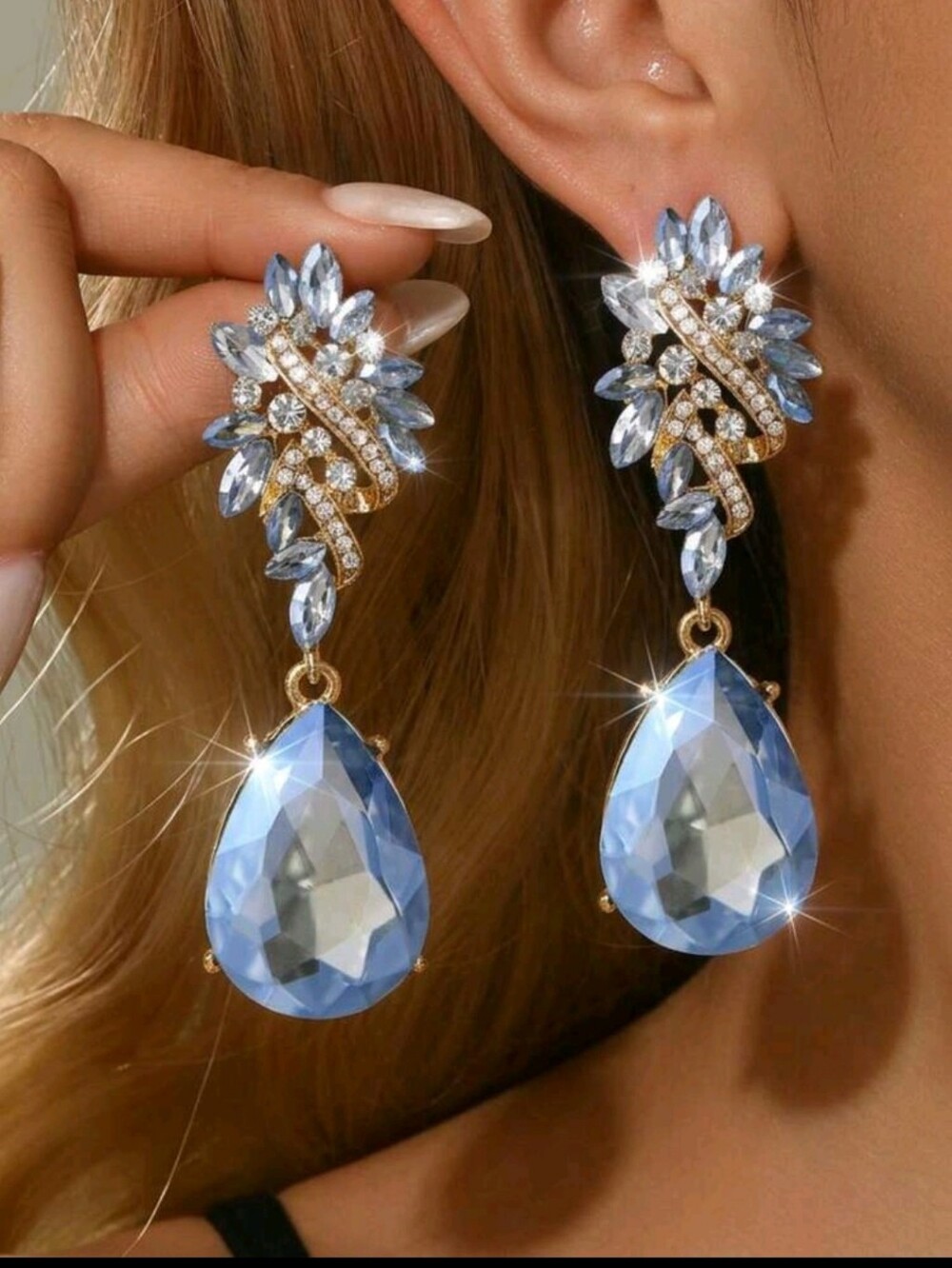BRAND NEW ** Elegant Blue Teardrop Crystal Drop Earrings